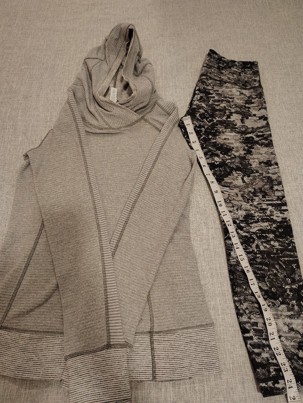 🍋 Lululemon hoodie + leggings in size 6